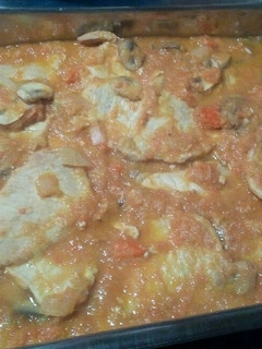 Una foto de Lomo en salsa con champiñones