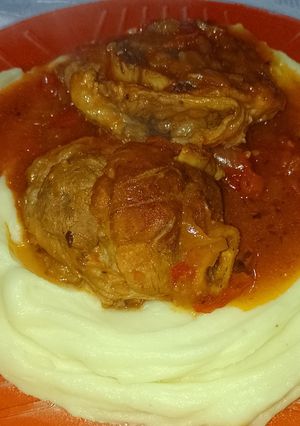 Una foto de Osobuco de cerdo en salsa de tomate 🍅