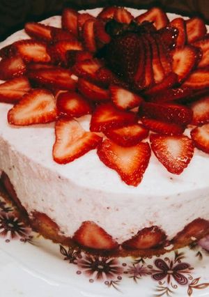 Una foto de Torta mousse "Carrousel de frutillas"
