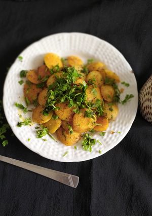 ફાય ઈડલી વીથ ટી રેસીપી મુખ્ય ફોટો