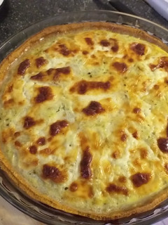 Una foto de Tarta de cebollas con queso - Masa casera