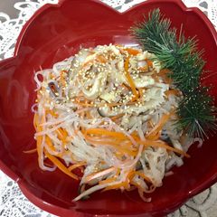 A picture of Japanese Daikon sweet vinegar salad.