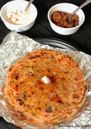 सिंधी प्याज़ की कोकी(Sindi pyaz ki koki recipe in hindi) रेसिपी मुख्य फोटो