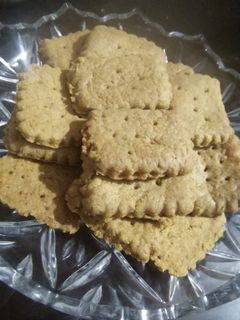 નમકીન વ્હિટ બિસ્કિટ (  wheat biscuit  recipe) in gujarati ) રેસીપી મુખ્ય ફોટો