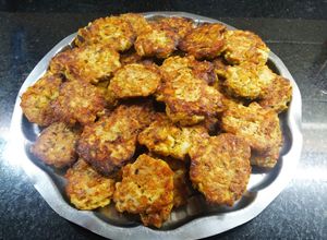 Una foto de Buñuelos de coliflor y zanahorias sin gluten al horno