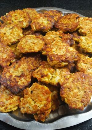 Una foto de Buñuelos de coliflor y zanahorias sin gluten al horno
