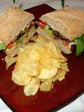 SANDWICH DE GUACAMOLE CON LECHUGA, TOMATE Y TOCINO. JON STYLE