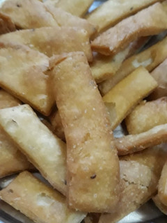 नमक पारे (Namakpare recipe in hindi) रेसिपी मुख्य फोटो