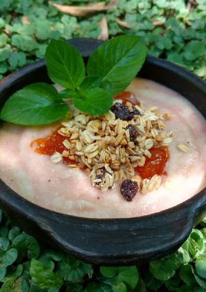 Una foto de Bol de crema helada con granola