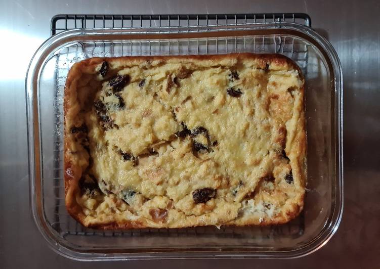Steps to Prepare Super Quick Homemade Bread Pudding with rum and raisins