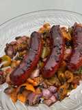 Aubergines chinoises aux poivrons, tomate et saucisses fumées