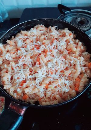 A picture of Tomato carrot cheese pasta.