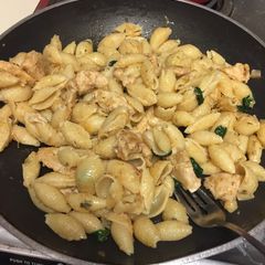 A picture of One Pot Lemon Garlic Pasta.