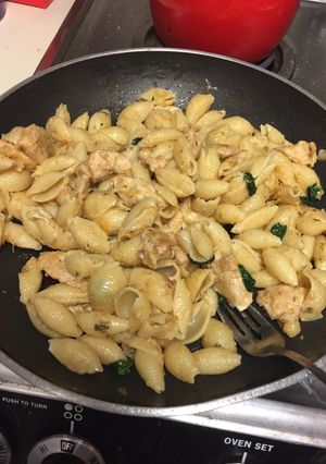 A picture of One Pot Lemon Garlic Pasta.