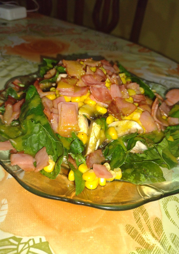 Una foto de Ensalada de espinacas con tocino