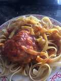 Fetuccines en salsa bolognesa con pollo