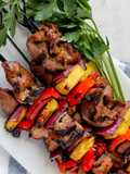 Brochetas de cerdo y piña