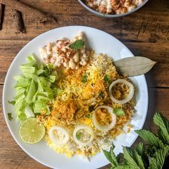 A picture of Chicken biryani.