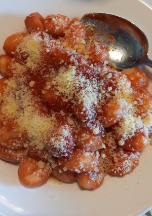 Una foto de Ñoquis De Papas y Salsa De Tomates