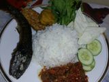 Pecel lele komplit