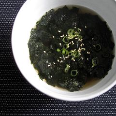 A picture of Nori Soup.