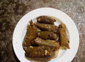 صورة لوصفة اوراق العنب محشين بروزاكل نتاع سورين معروفين بها