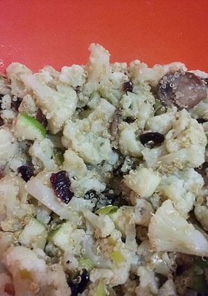 Una foto de Ensalada de coliflor, puerro y quinoa