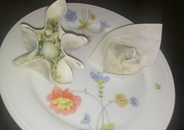 Pangsit isi tenggiri, bayam, tahu, telur puyuh