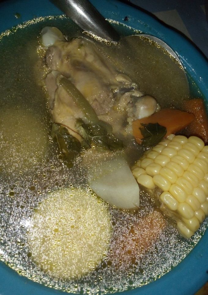 Una foto de Caldo de pollo casero