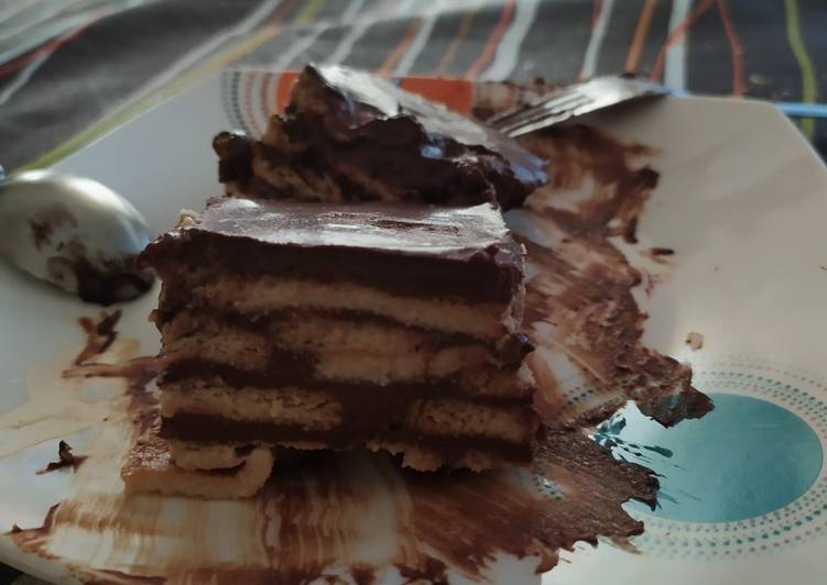 Tarta de chocolate y galletas