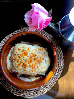 Una foto de Canelones de pollo, paté y champiñones