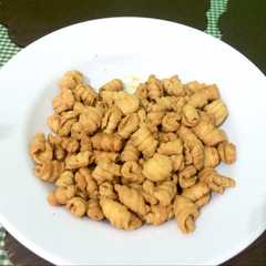 A picture of Kue bawang garpu goreng gurih.