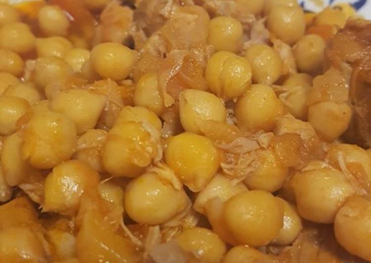 Garbanzos con berza y pollo