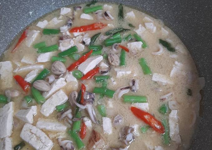 Ini dia! Resep  membuat Cumi sayur kuah santan dijamin lezat