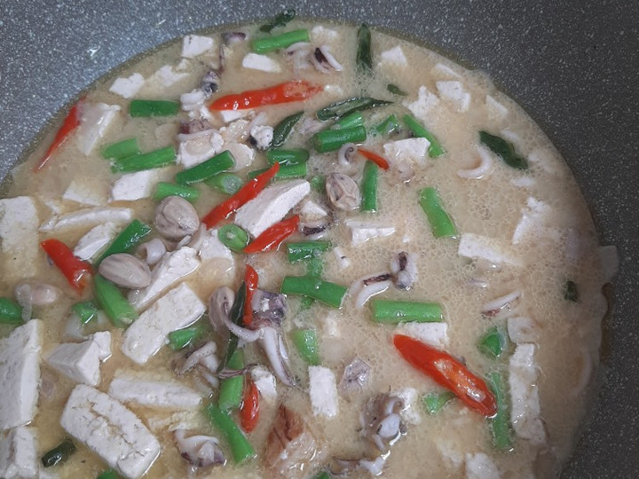 Ini dia! Resep  membuat Cumi sayur kuah santan dijamin lezat