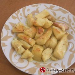 A picture of Different potatoes in the oven.