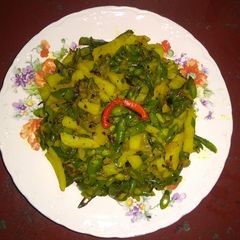 A picture of French beans potato stir fry.