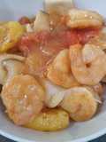 Tôm nõn cùng nấm xào dứa và cà chua
