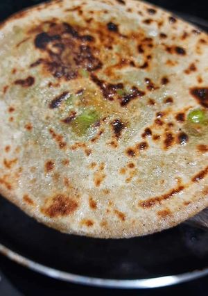 A picture of Matar ka paratha.