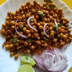 Crunchy white-peas (chana dry) A picture of Crunchy white-peas (chana dry).