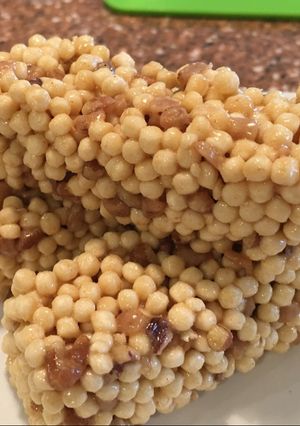A picture of Toffee Pecan protein krispie bar.