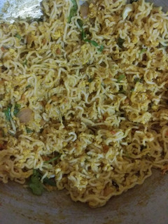 எக் மேகி நூடுல்ஸ் (Egg maggi Noodles Recipe in Tamil) செய்முறை முக்கிய புகைப்படம்
