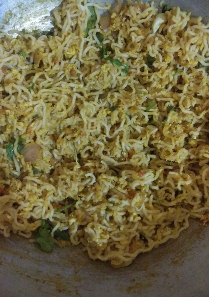 எக் மேகி நூடுல்ஸ் (Egg maggi Noodles Recipe in Tamil) செய்முறை முக்கிய புகைப்படம்