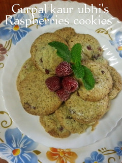 A picture of Raspberries cookies 🍪.