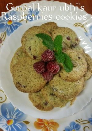 A picture of Raspberries cookies 🍪.