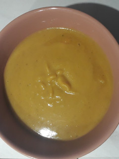 Une photo de Velouté de patate douce butternut marron lait de coco et curry