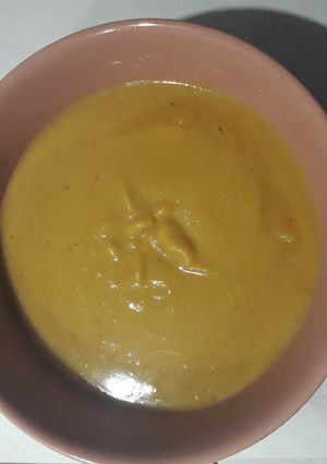 Une photo de Velouté de patate douce butternut marron lait de coco et curry