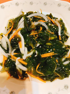 韓式小菜：涼拌海帶芽 的食譜成品照片