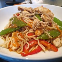 A picture of Chicken Chow mein.