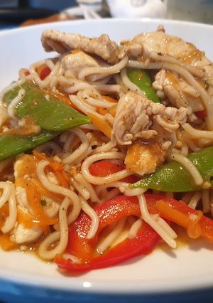 A picture of Chicken Chow mein.